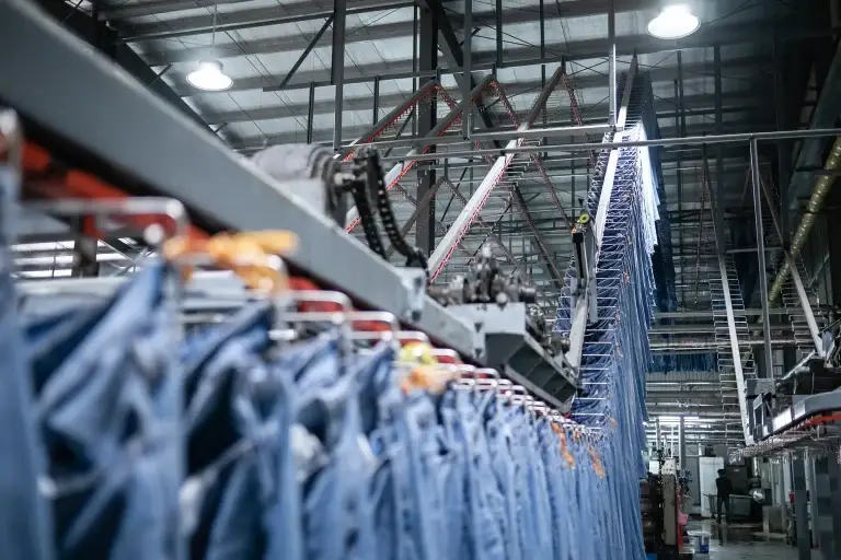 Kicyn_jean_factory_hanging_machine